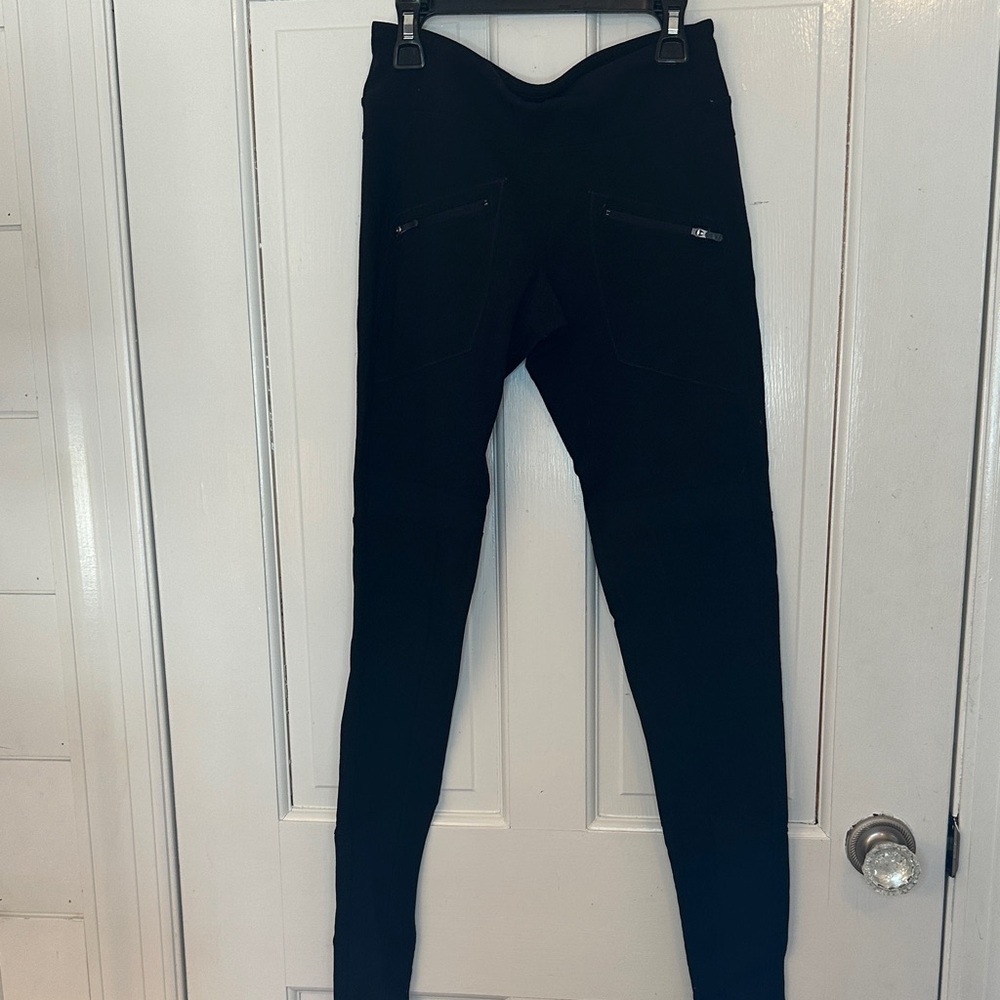 Lululemon‎ Women's Black Leggings with Zipper Pockets size 6 EUC
